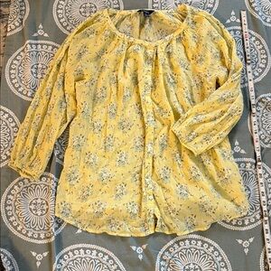 Ralph Lauren Chaps 100% cotton Yellow Floral Top. Size Medium